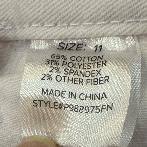 FASHION NOVA Women ‘s White 5 Pocket Style Jeans Size 11 Stretchy Material - Picture 8 of 8